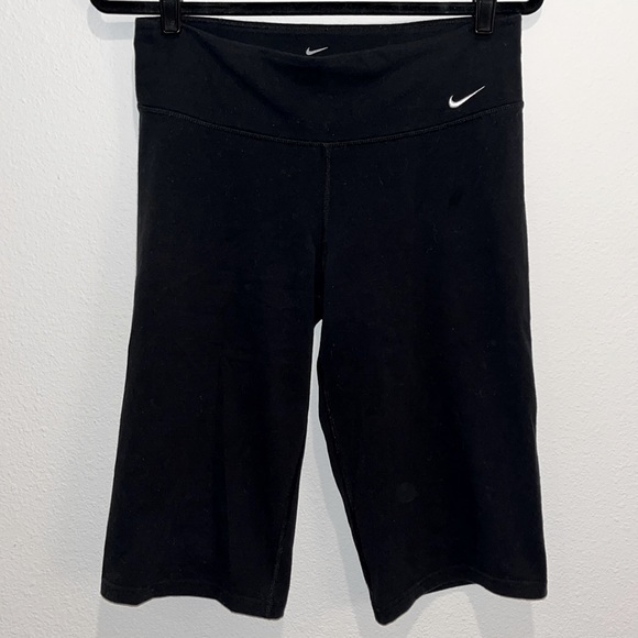 Nike Pants - NIKE | Capri Leggings | Medium